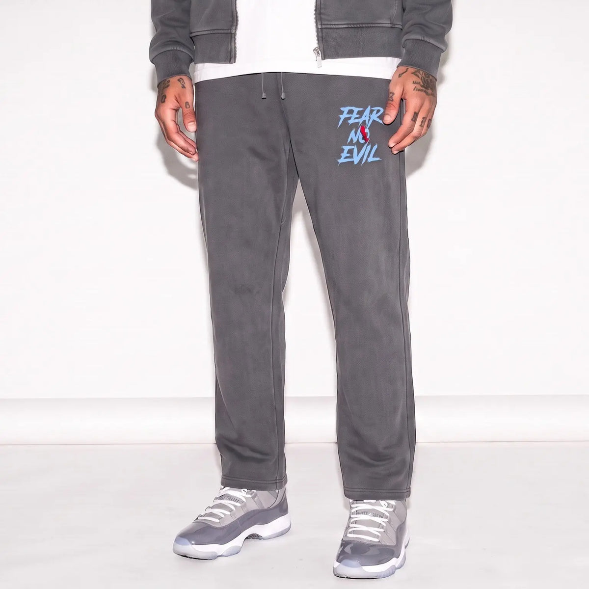 A model showcasing heavyweight unisex pants with a trendy design and relaxed fit, perfect for casual wear.