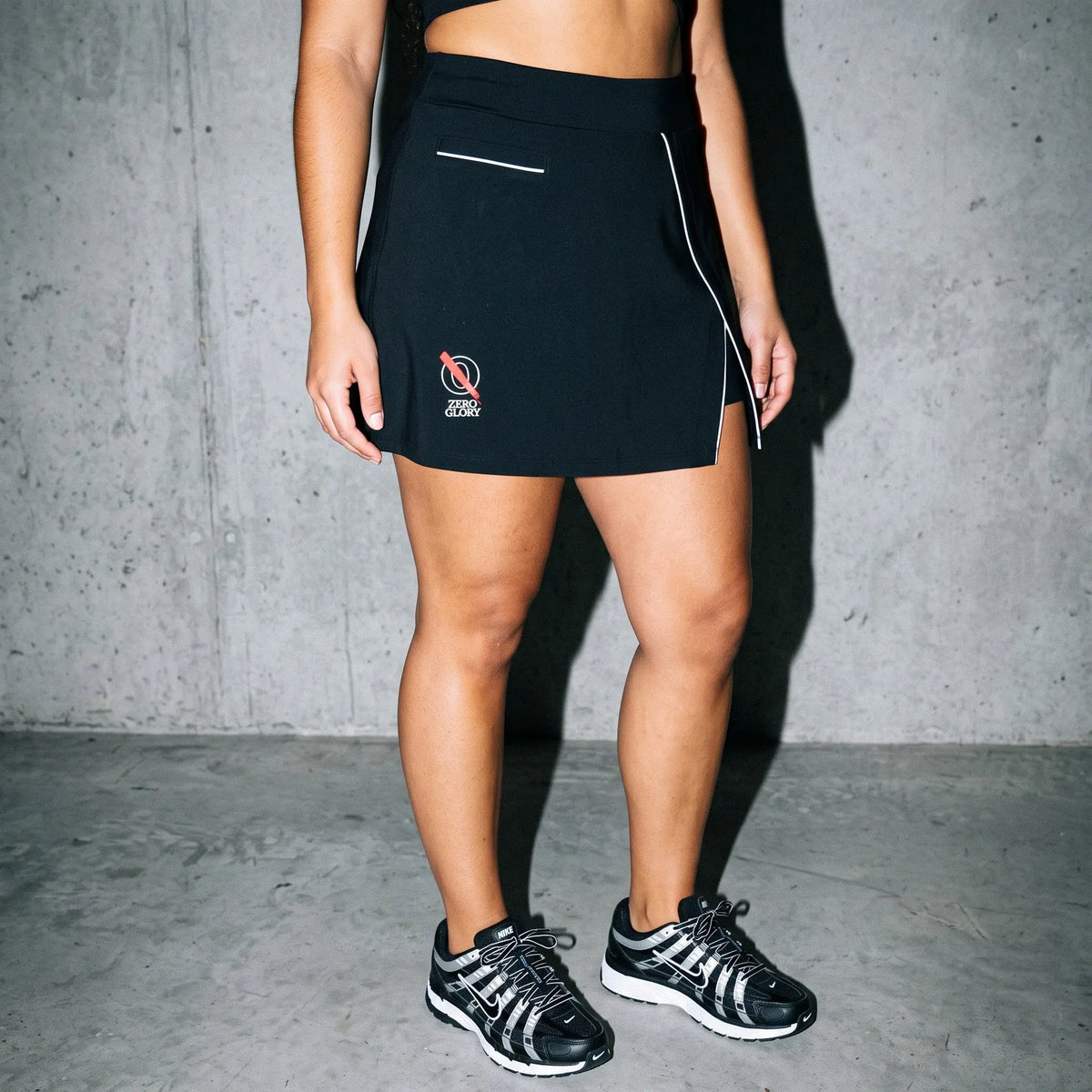 Womens high-waist performance skort featuring a sleek design and stylish pockets, perfect for athletic activities.