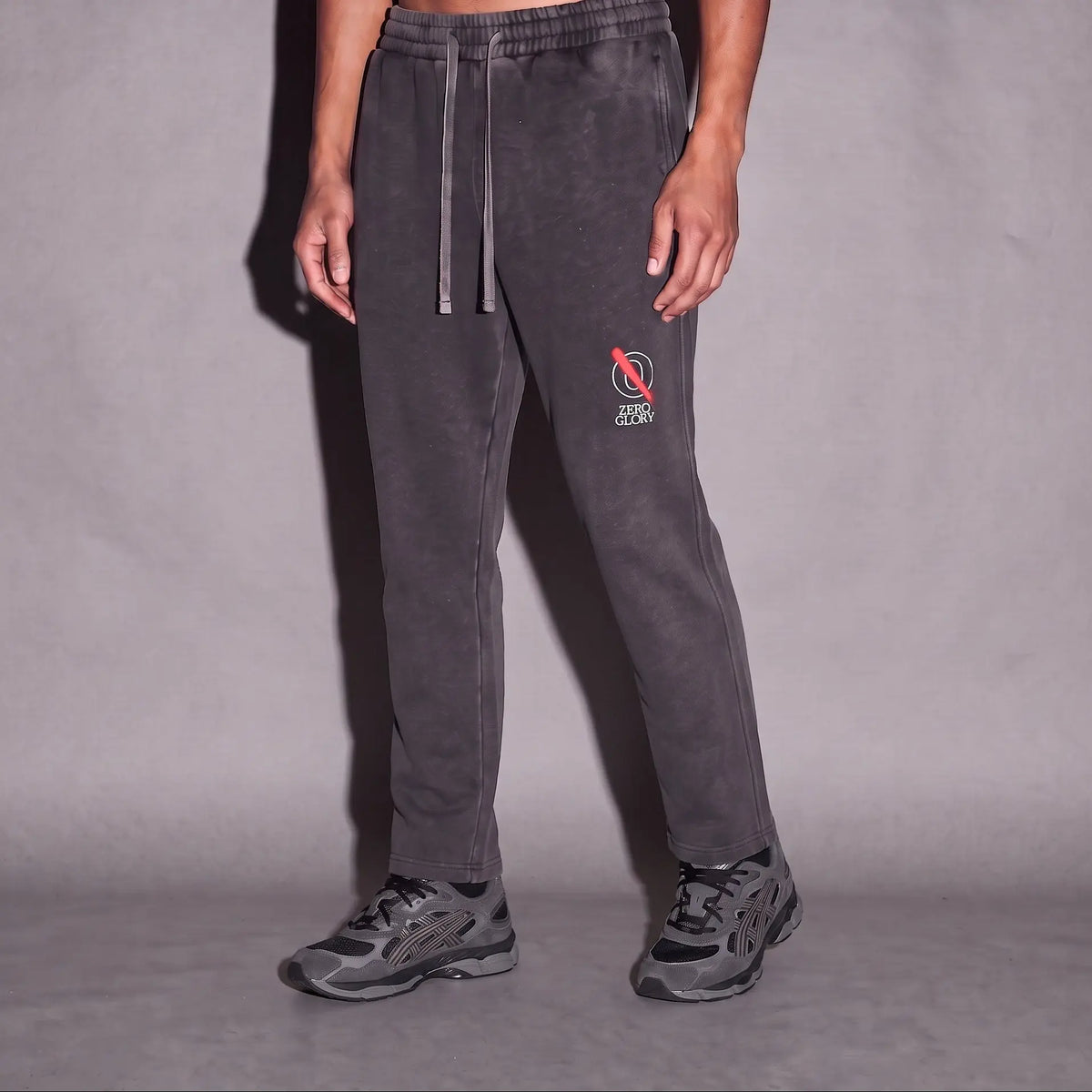 Zero Glory Washed Fleece Sweatpants in dark color with logo, perfect for stylish comfort and durability.